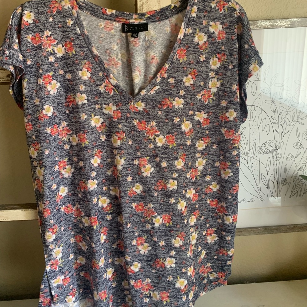 Bobeau Navy Floral Print V-Neck Size M